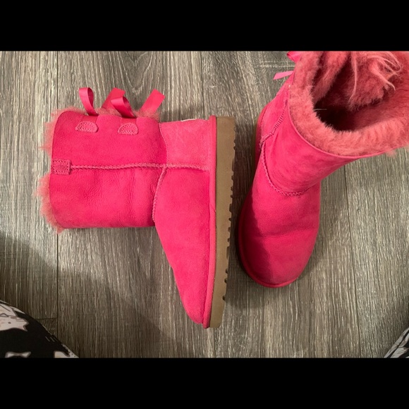 Girls - Ugg pink Bailey bow boots - Picture 3 of 4